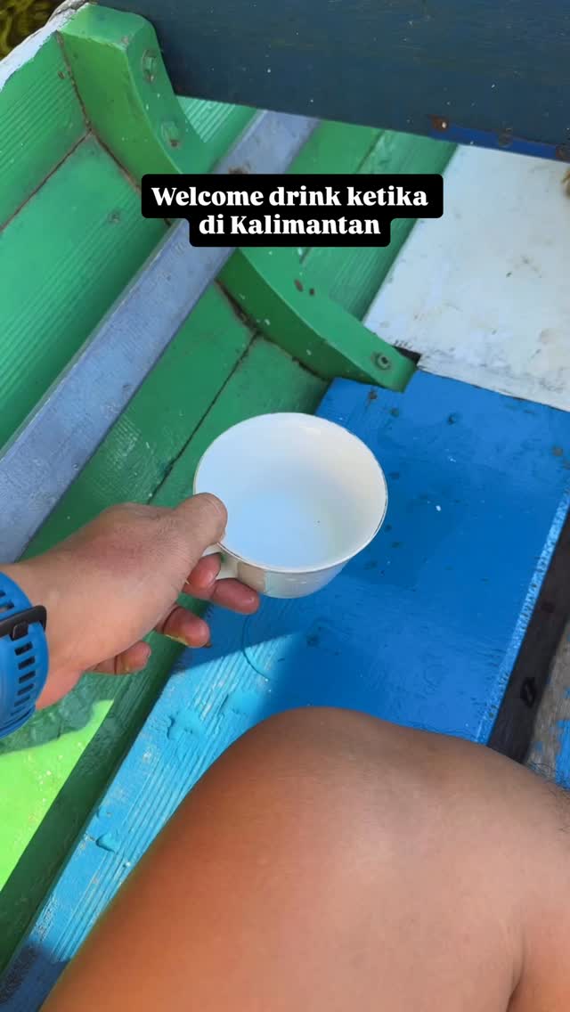 Kemaren chat sama yang minum kak @pradiptaeka masih sehat kok 😁.Yang penasaran dengan rasa air gambut bisa datang ke Taman Nasional Sebangau bareng kita.#sebangau #opentripsebangau #kalimantan